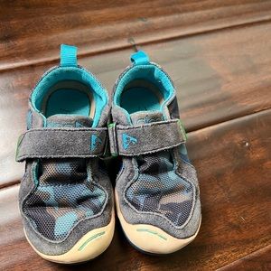 Toddler Plae Shoes Size 7.5